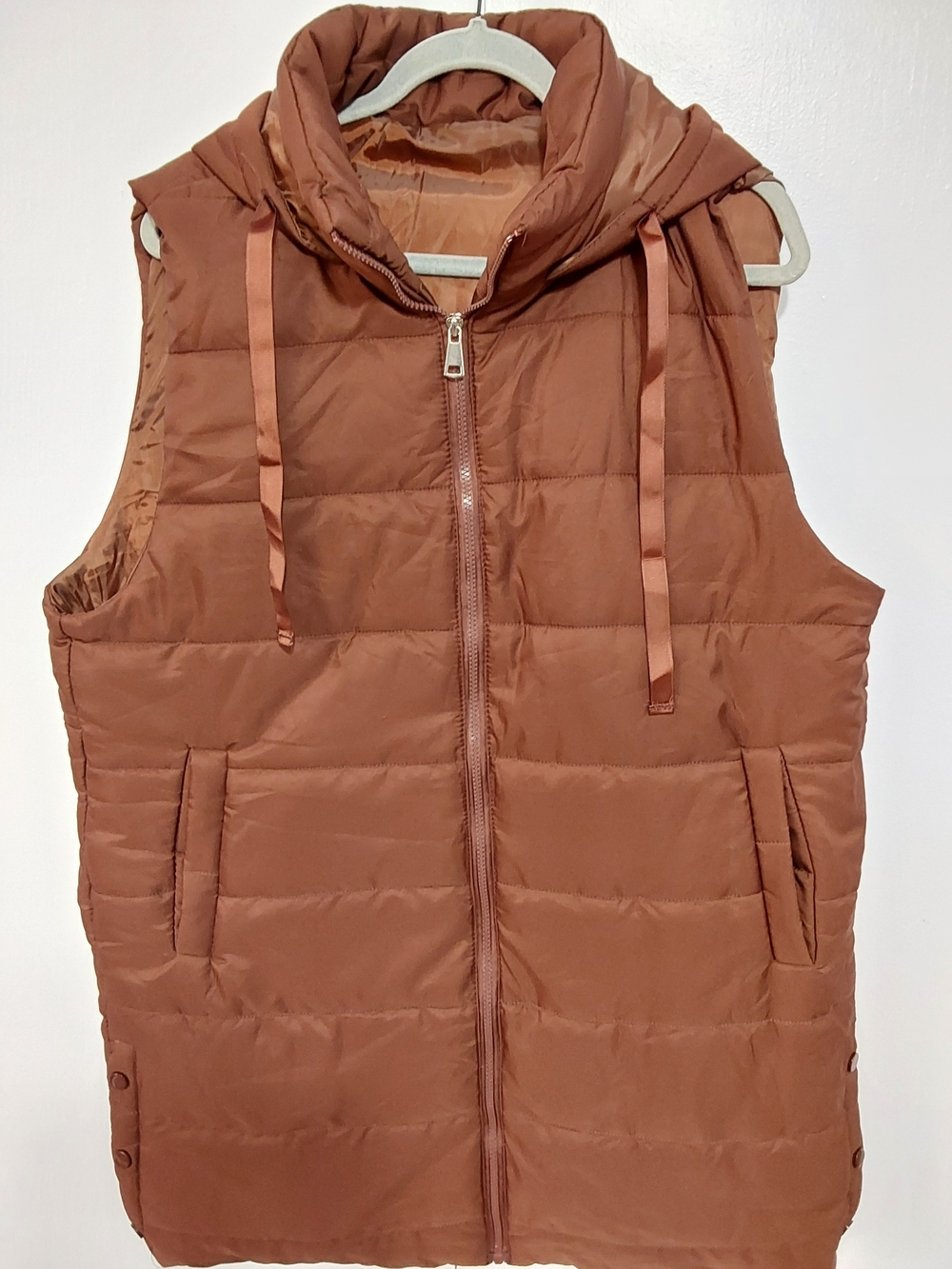 Sleeveless Quilted Hooded Puffer Vest in Rust